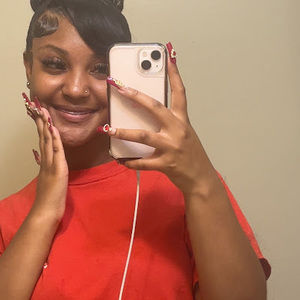 Meet your Posher, Adrienne